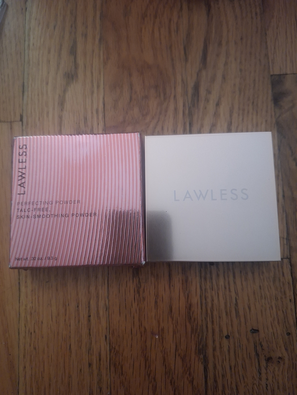 LAWLESS Skin-Smoothing Perfecting Powder - Pink & Silver Packaging